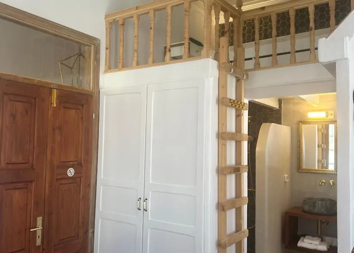 Konukevi Castellorizon 4*